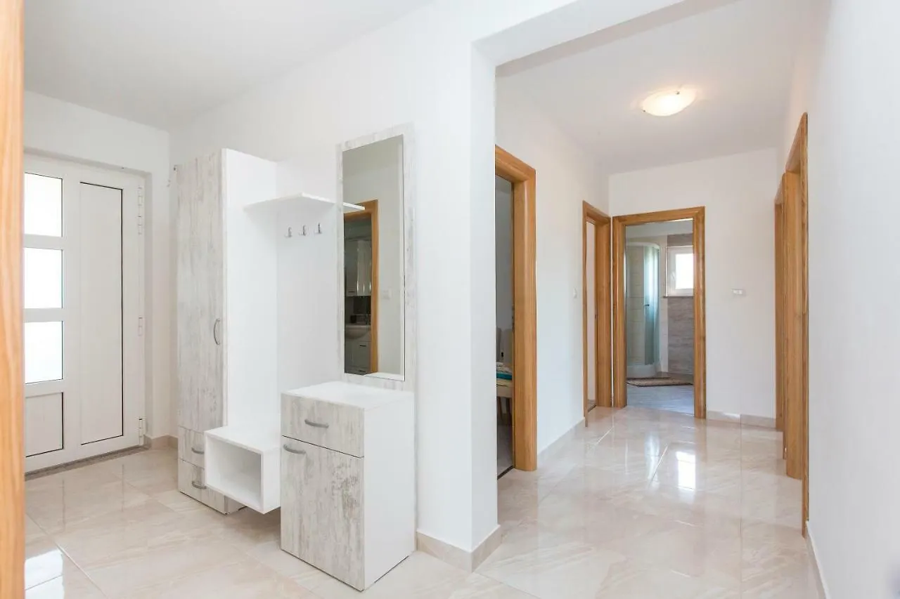 Apartment Damir For 8 Labin-Rabac Santalezi