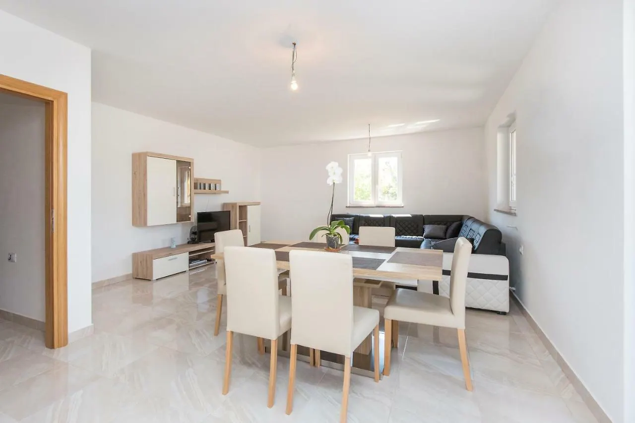 Apartment Damir For 8 Labin-Rabac Santalezi 0*,